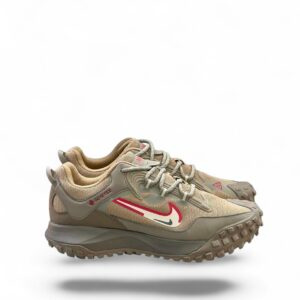 Nike ACG mountain fly