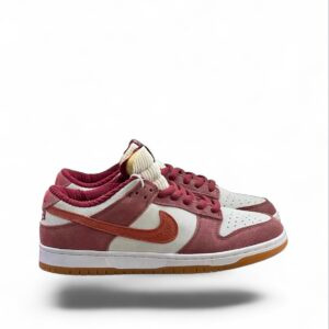 Nike x Skate Like a Girl Dunk Low sneakers