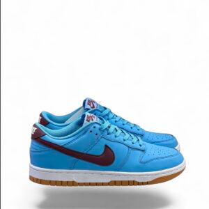 SB Dunk Low
Valour Blue and Team Maroon